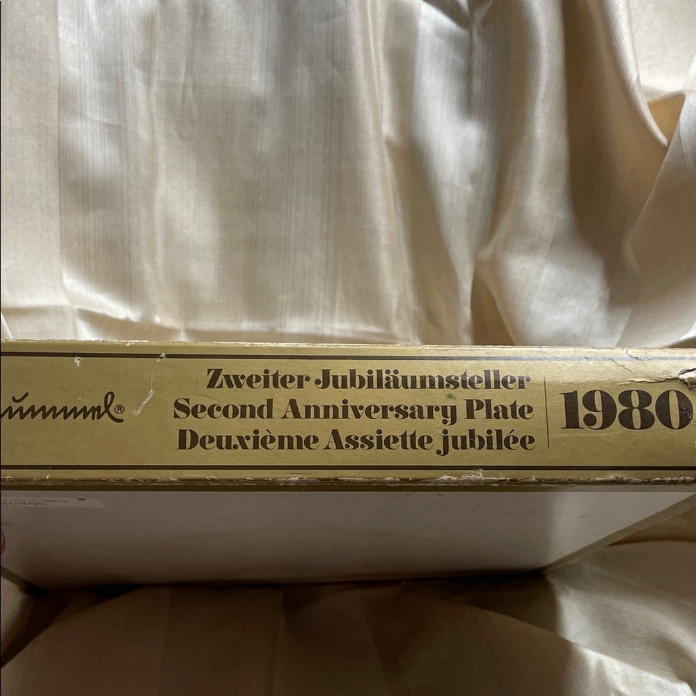 Hummel 1980 Collectable Anniversary Plate - Cream and Browne - Picture 8 of 8